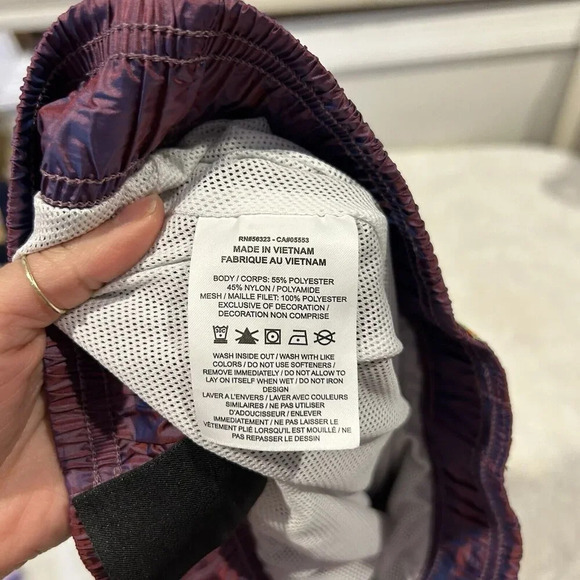 Nike Shorts Womens X Small Purple Lined‎ Iridescent Windbreaker Trunks - Picture 6 of 6